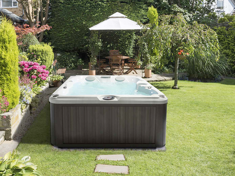 HOT TUB SAFETY: CAN YOU SOAK IN CLOUDY HOT TUB WATER?