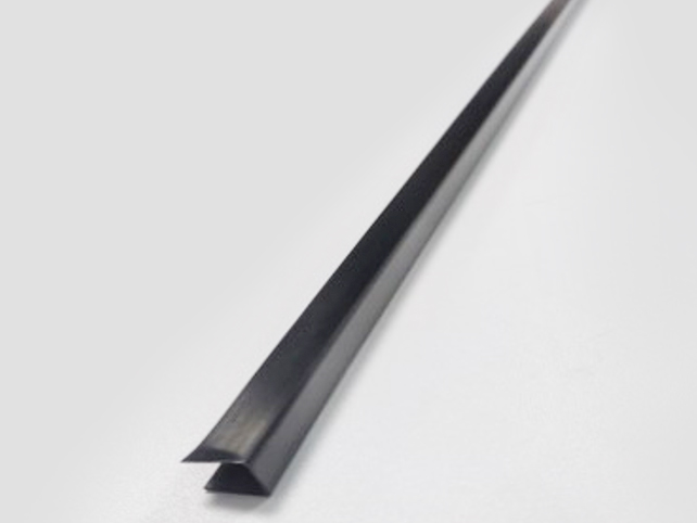 Black Plastic Seal on Outdoor Spas Polyurethane Skirt (6 meters)